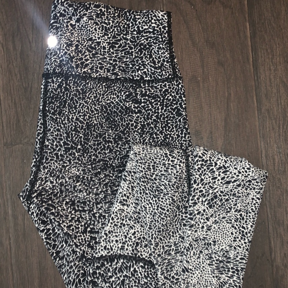 Lululemon wunder under size 4